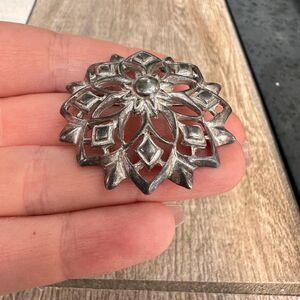 Vintage Jewelry Silver Tone Flower Brooch Pin